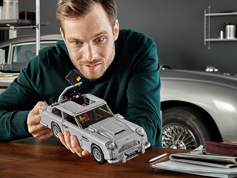 اكتشفوا أسرار Aston Martin DB5 أكثر سيارات جيمس بوند شهرة مع LEGO